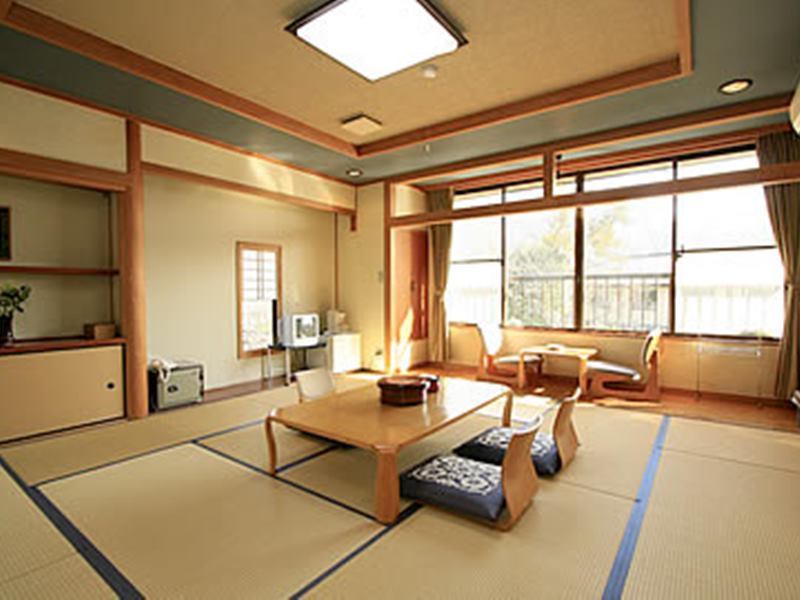 Enokiya Ryokan Юфу Экстерьер фото